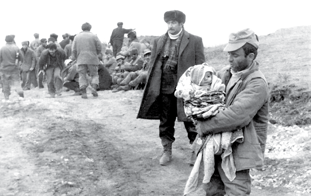 Die aserbaidschanischen Flüchtlinge, die sich vor dem Massaker durch die armenischen Besatzungstruppen gerettet hatten