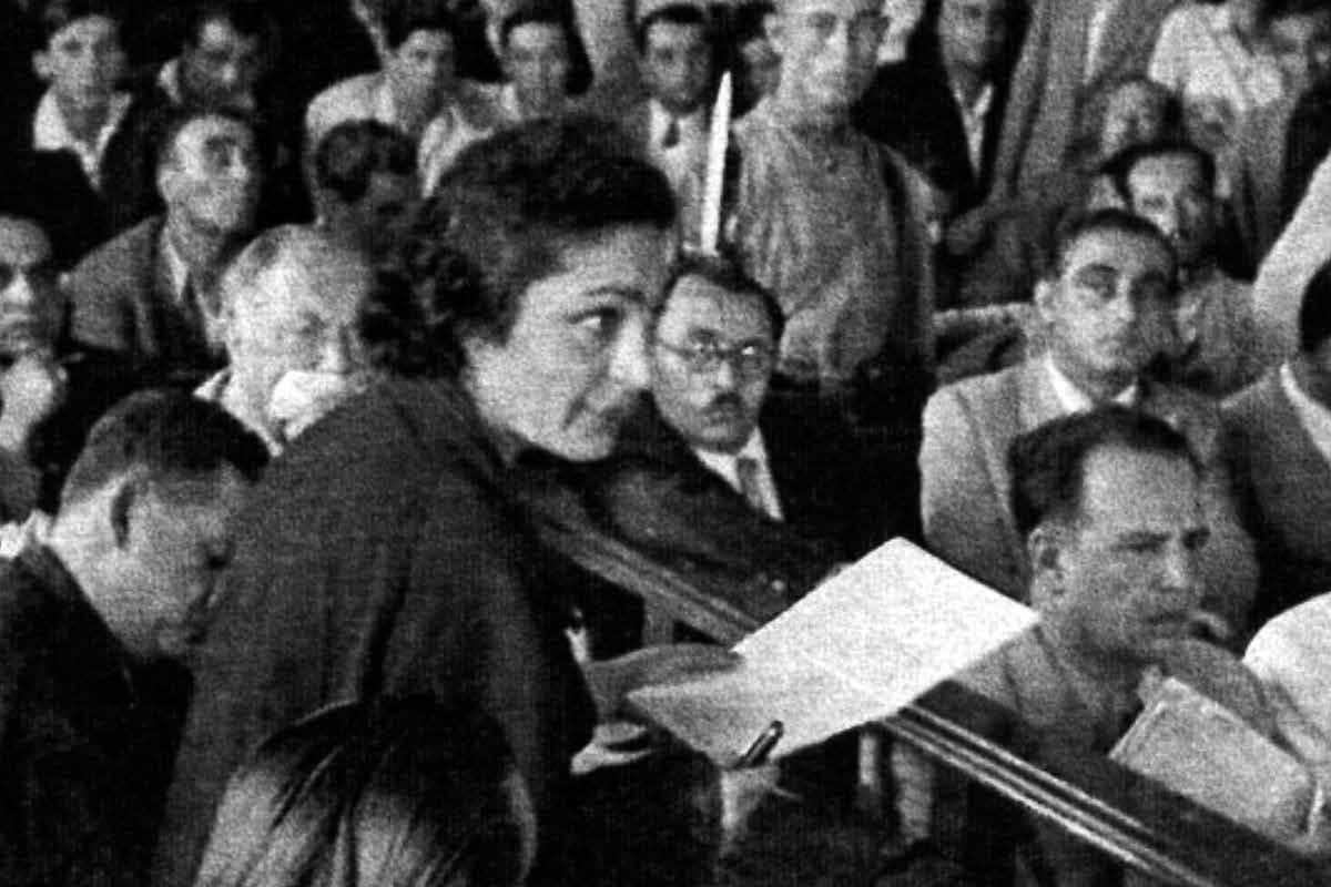 Дочь А.Агаоглу Сурейя Агаоглу - первая в истории Турции женщина-адвокат