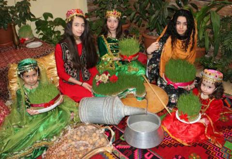 Девушки с сэмэни