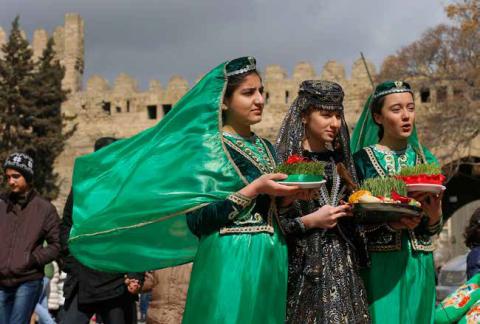 Девушки с сэмэни