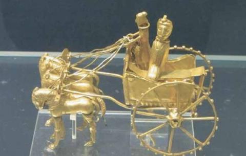 Goldene Zaubererfiguren aus dem Schatz am Fluss Oks (heute Tadschikistan). 4. Jahrhundert v. Chr. Staatliche Eremitage (St. Petersburg, RF)