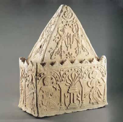 Beinhaus aus Keramik mit Darstellung von Zauberern. 7. Jahrhundert. Sogdiana. Afrasiab Museum, Samarkand (Usbekistan).