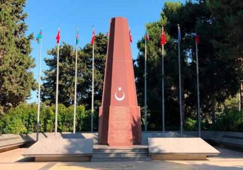 Kafkas İslam Ordusu Kardeşlik Anıtı - Bakü